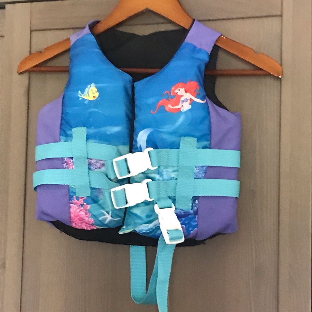 Girls size 4 Life vest, safety flotation vest